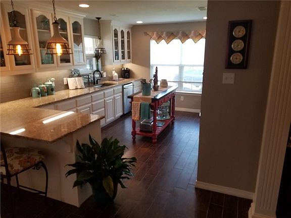 4th image of 705 Nandina Way
