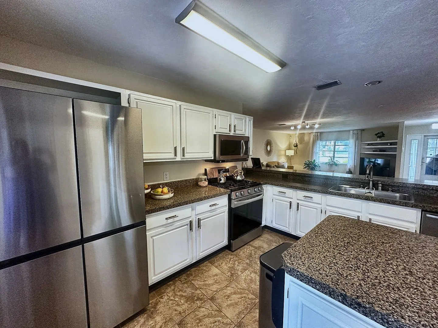 Exceptional 2.7-Acre DeLand Estate with Pool, Private Apartment, Generator, Garden & Oversized Ga... — Photo 4