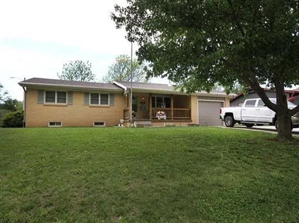 722 Countryside Rd, Junction City, KS 66441