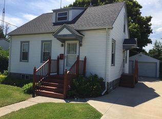 934 S 29th St, Manitowoc, WI 54220