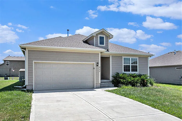 3 bed, 2.0 bath, 1504 sqft, $2,260 — Photo 3