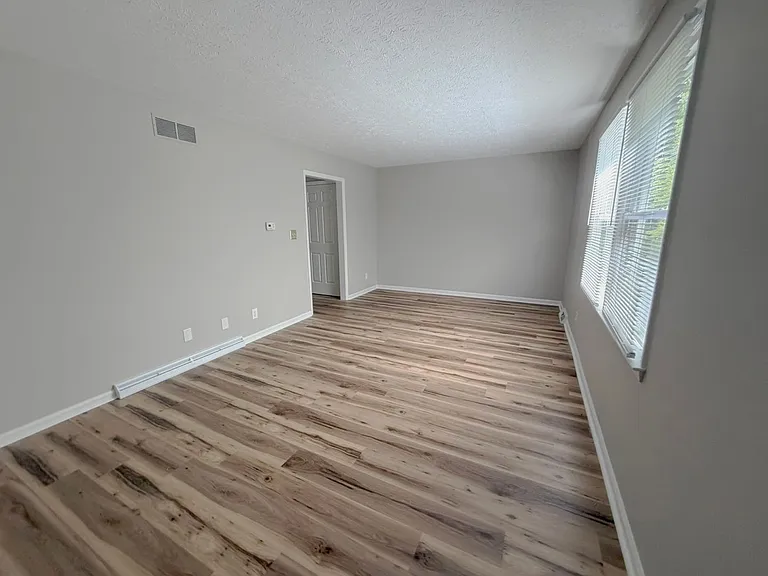 243 Iris Ln — Photo 6