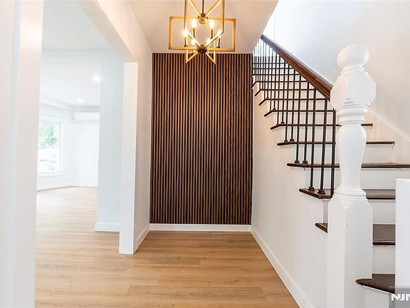 4th image of 245 Elm Ave