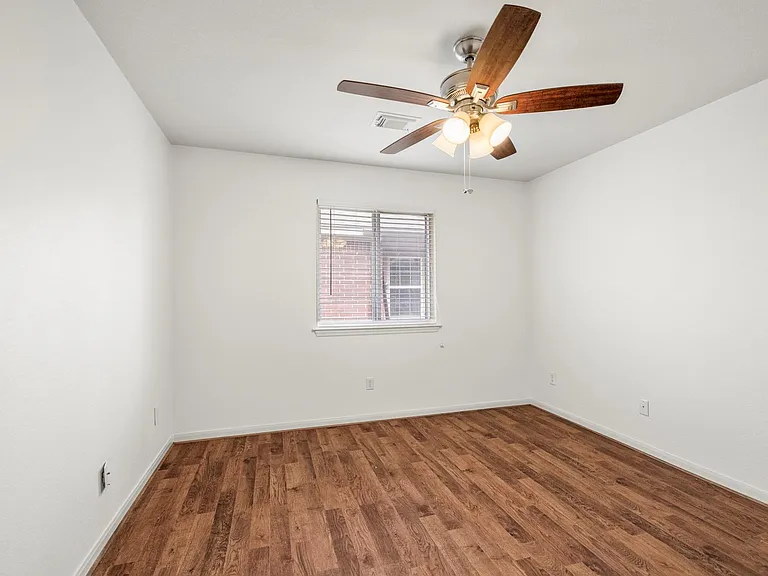 3211 Falcon Trail Dr — Photo 35