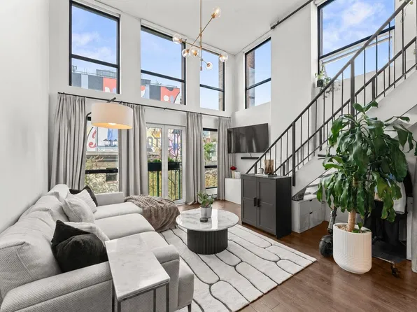 1 Cordova St E #401, Vancouver, BC V6A 4H3