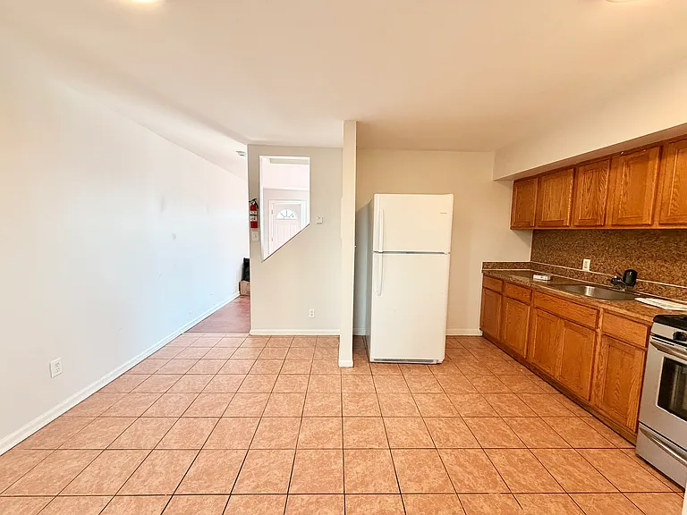 813 Fisher Ave — Photo 3
