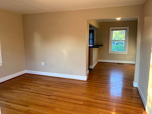 4th image of 2315 Larchwood Ave NE