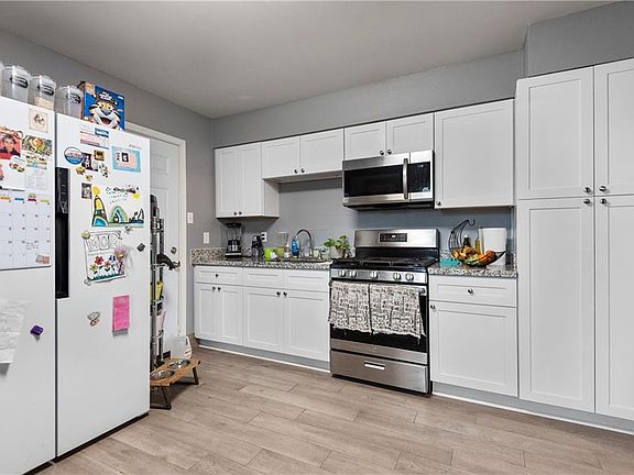 2nd image of 1039-41 Lesan Dr