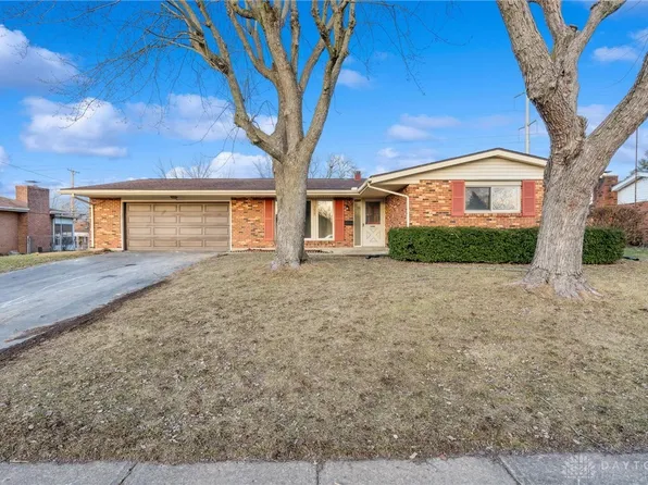 1027 Merrywood Dr, Englewood, OH 45322