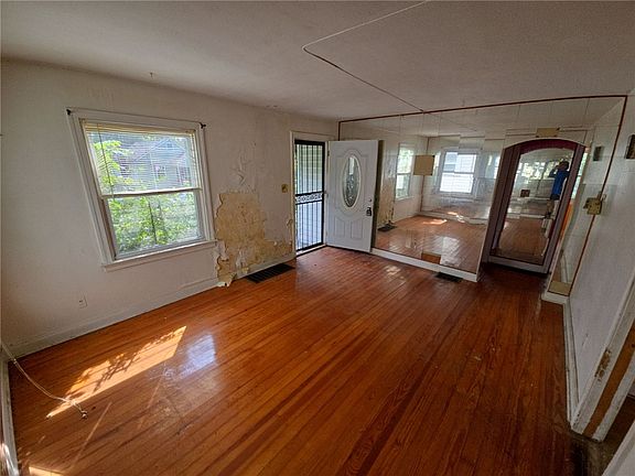 5th image of 59 S Moss Ave