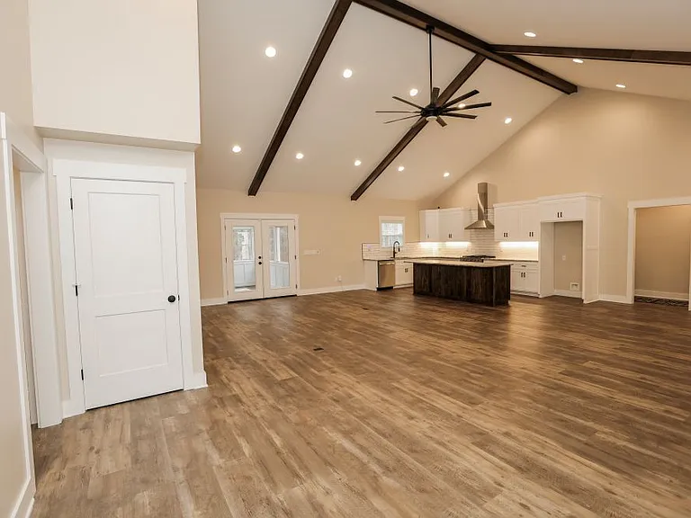 204 Blackberry Ln — Photo 3