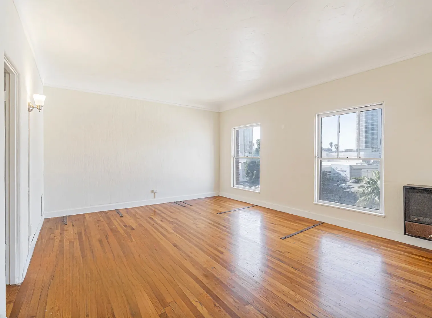 657 Cochran — Photo 4