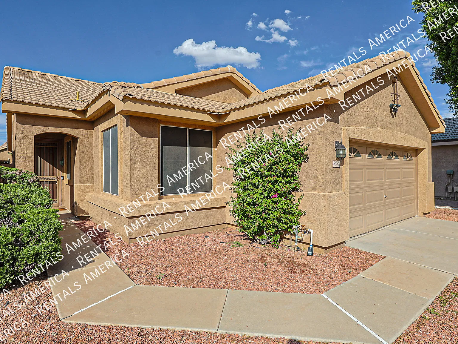 Available Now, Beautiful Glendale Home! — Photo 3