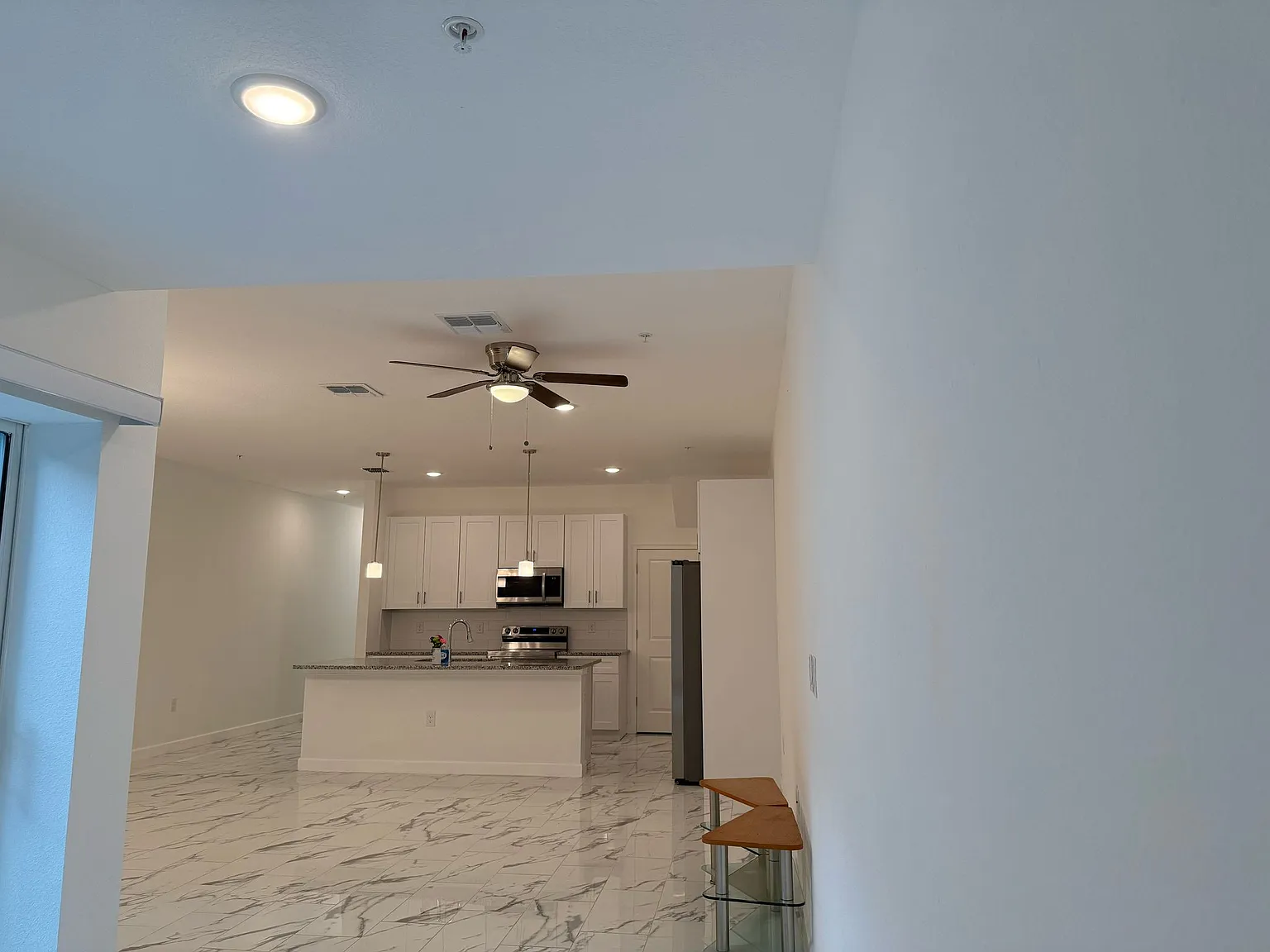 4 bed, 1950 sqft, $2,750 — Photo 2