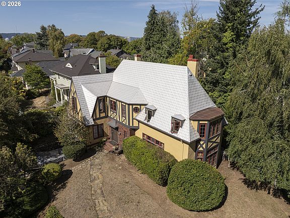 2nd image of 107 NE Laurelhurst Pl