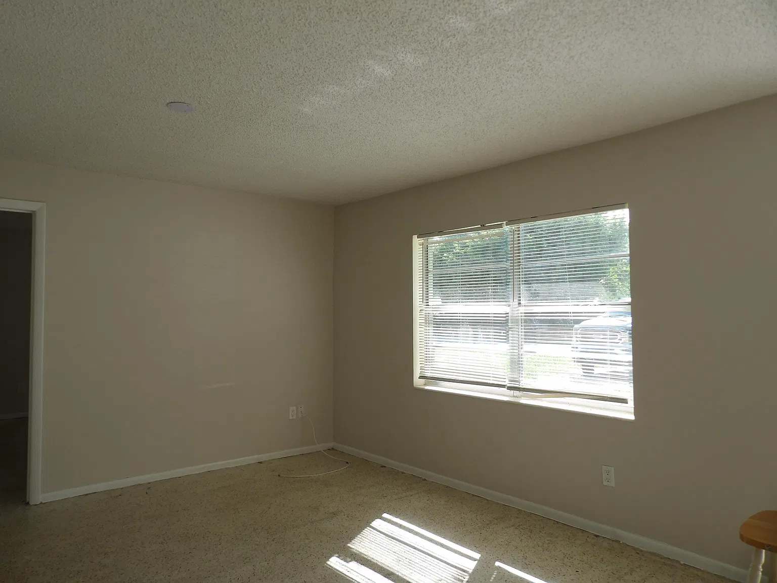 2 bed, 1.0 bath, 837 sqft, $1,400 — Photo 3