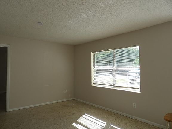 3rd image of 2420 Seneca Ave