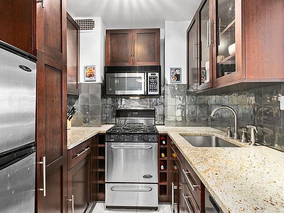 4th image of 333 E 66th St #L12