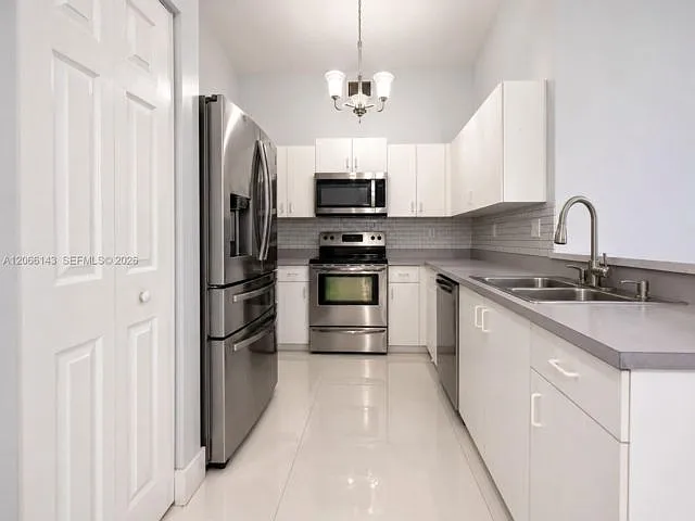 3 bed, 2.0 bath, 1489 sqft, $3,000 — Photo 4