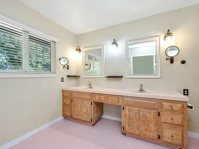 4871 Beacon Hill Dr — Photo 27