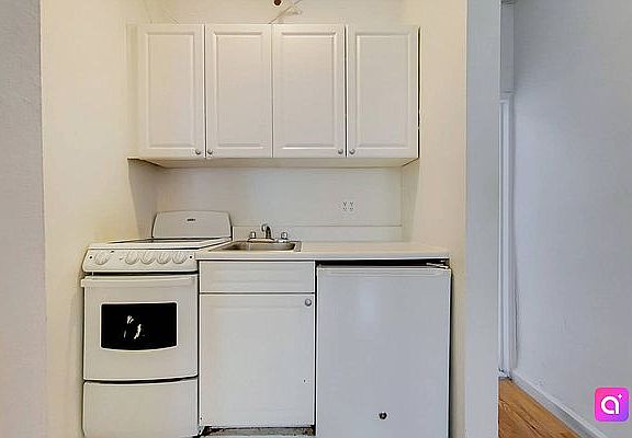 5th image of 230 E 81st St APT 4A