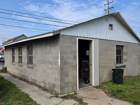5th image of 826 River St