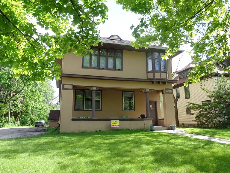 322 Augusta Ave — Photo 1