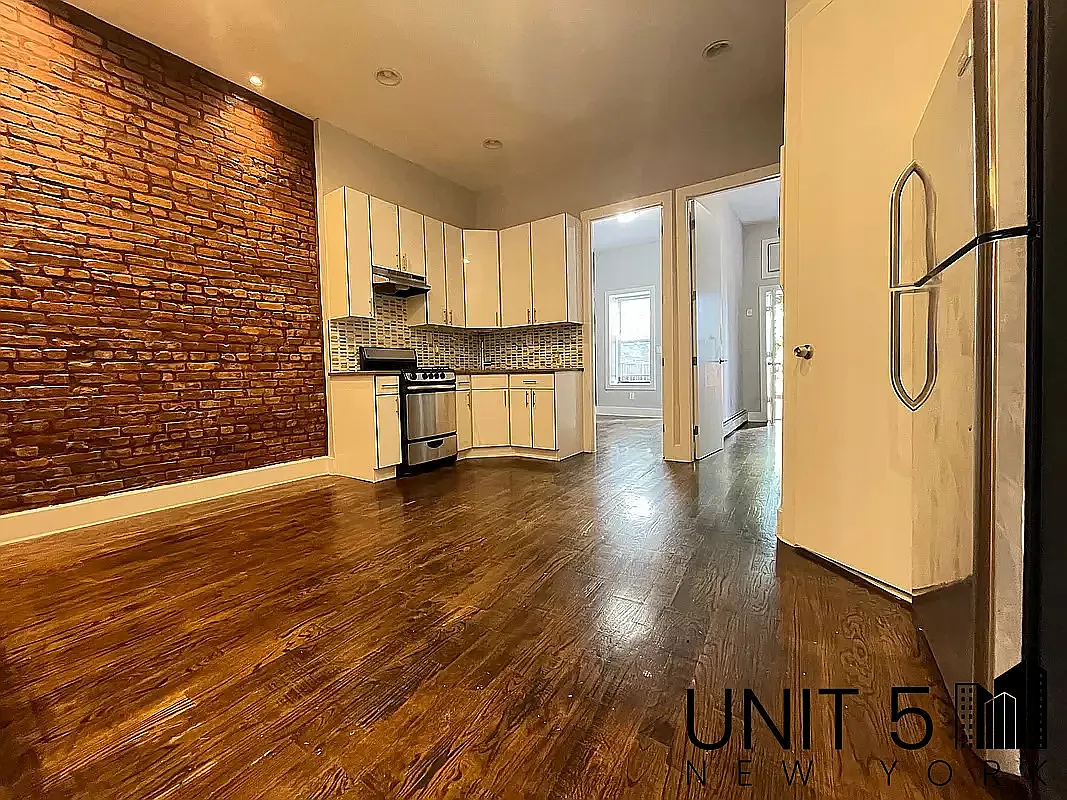 293 Vanburen Street — Photo 1