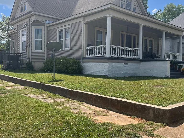 1008 E Austin St — Photo 28