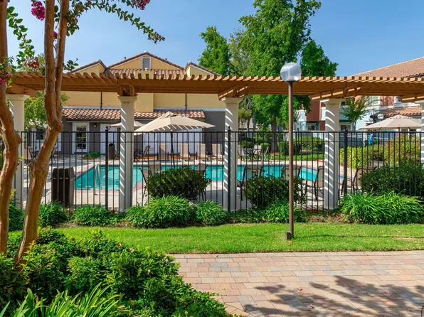 Peppertree Apartments