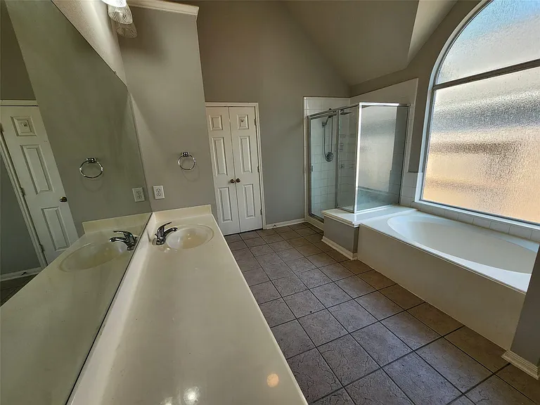 1011 Lexington Green Dr — Photo 27