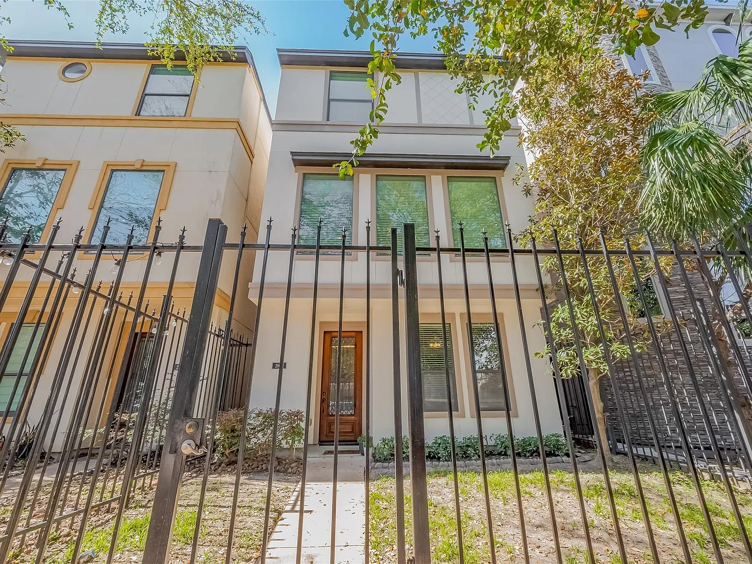 3 bed, 3.5 bath, 2288 sqft, $3,500 — Photo 3