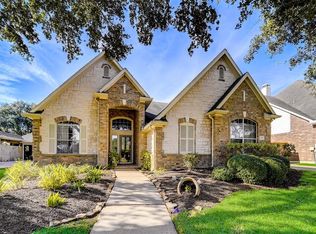 202 Whitehall Ln, League City, TX 77573