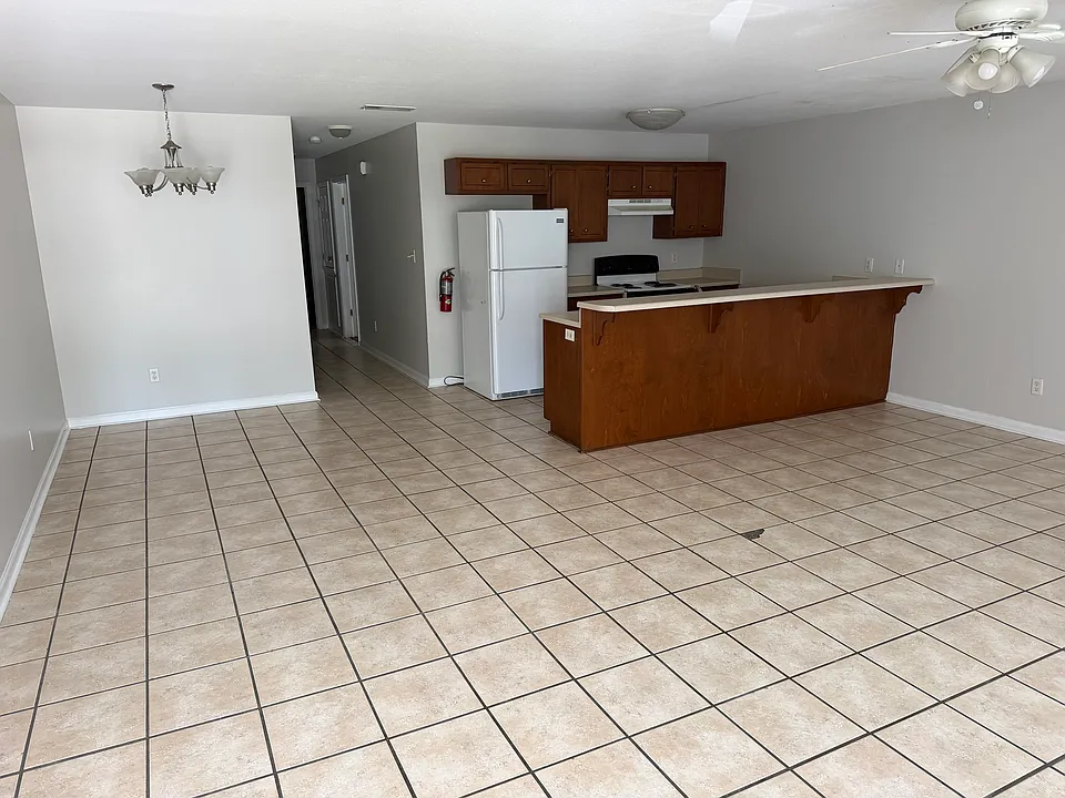 800 Cardinal Grove Ct #1