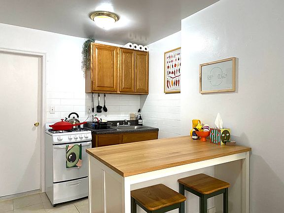 3rd image of 232 E 2nd St APT 4C