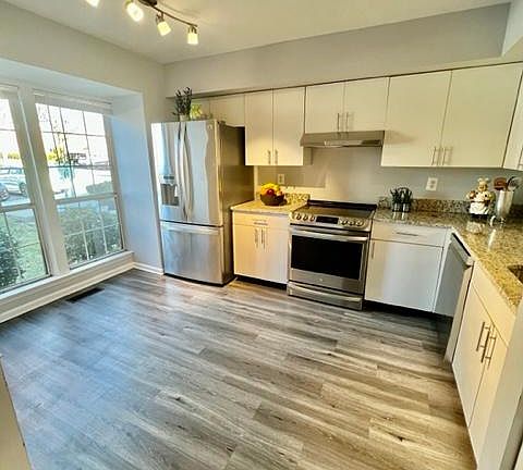 5th image of 907 Dartmouthglen Way