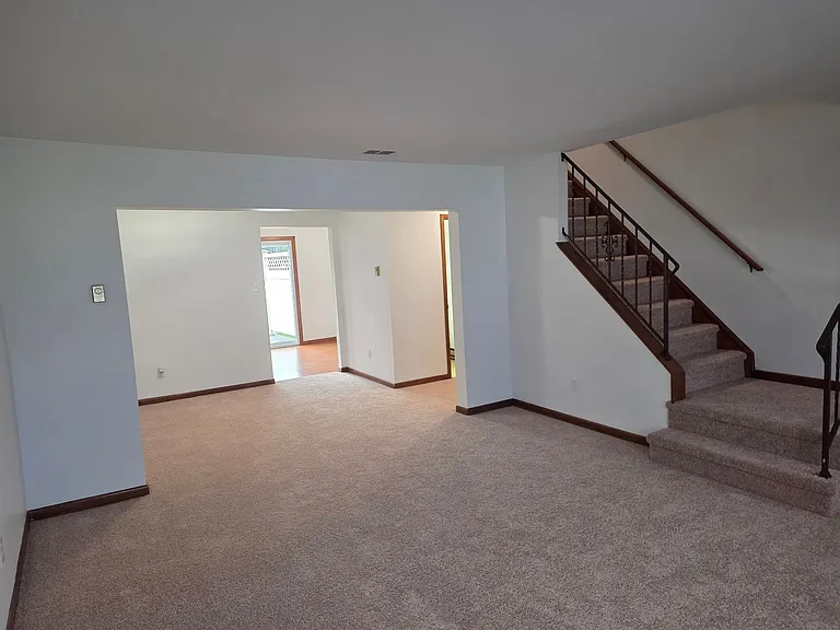 1118 Bernice Dr — Photo 9