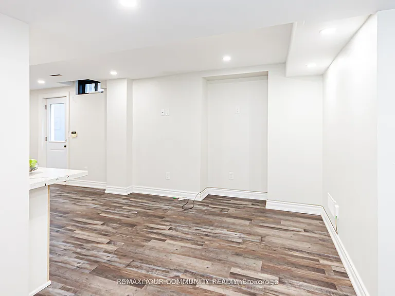 33 Durness Ave #BASEMENT — Photo 14