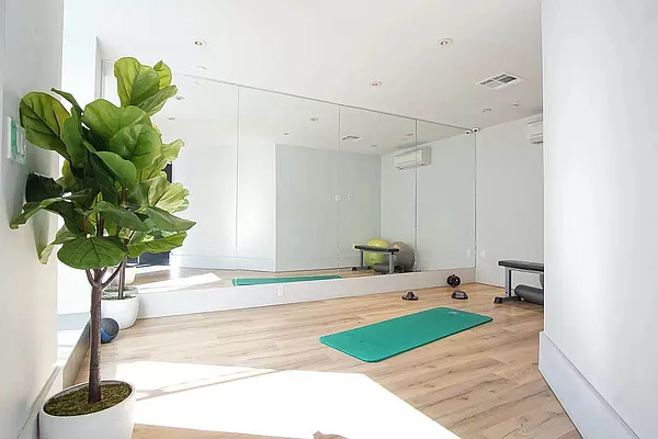 Rented by Artur Gutman, LREB | media 43