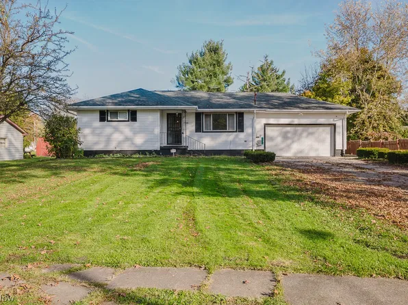 3046 Lynwood Dr NW, Warren, OH 44485