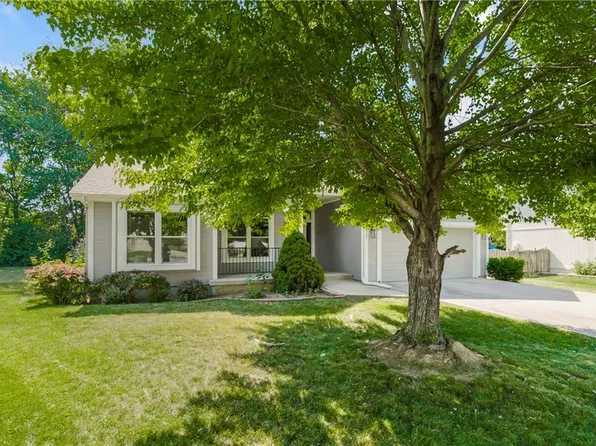 12622 S Clinton Ct, Olathe, KS 66061