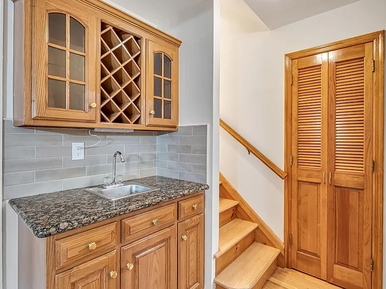 384 Owen Ave — Photo 13