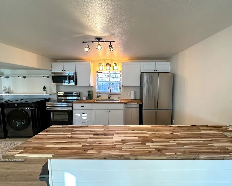 1 bed, $2,300 — Photo 3