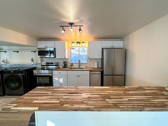 3rd image of 2807 Benton St #1/2