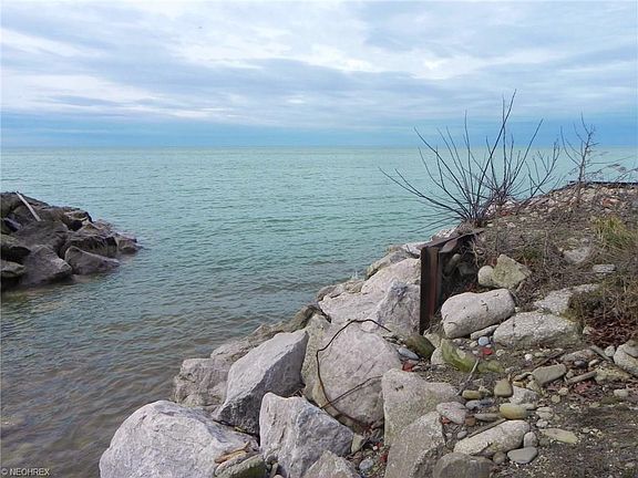 4th image of 37891 Lake Shore Blvd