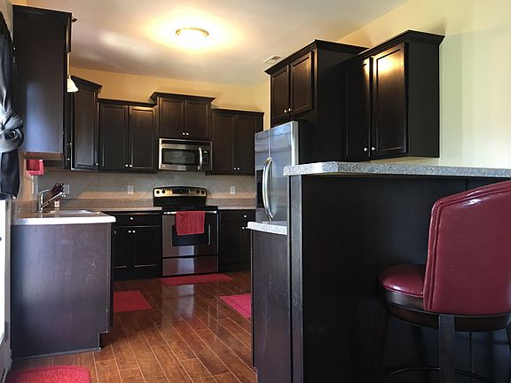 4th image of 270 Boswell St