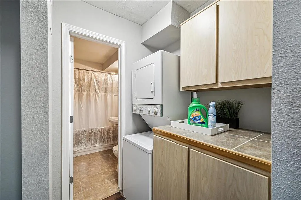 1 bed, 1.0 bath, 300 sqft, $950 — Photo 3