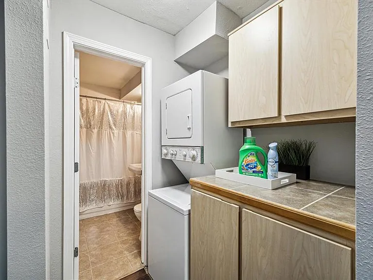 1225 W 25th St #9 — Photo 3