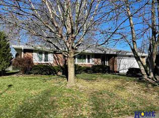 235 Taylor Park Dr, Lincoln, NE 68510