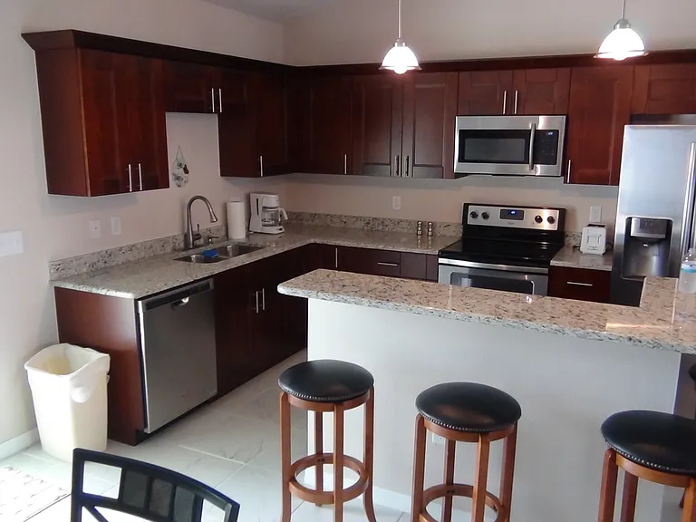 605 Clarendon St — Photo 5